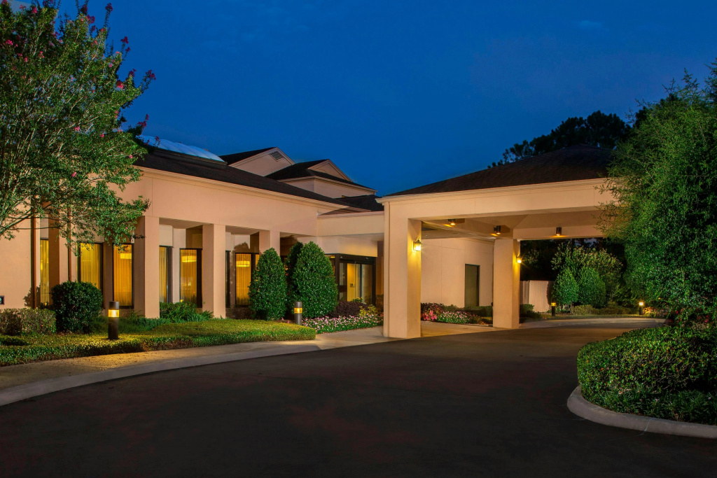 photo 1 of Courtyard by Marriott Baton Rouge Acadian Centre/LSU Area