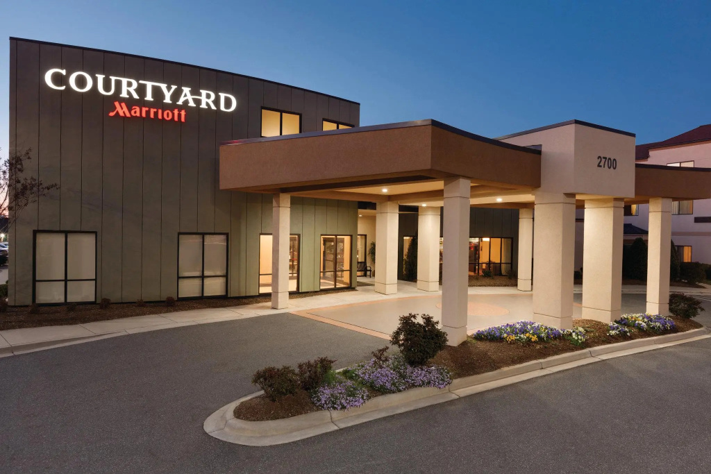 photo 1 of Courtyard by Marriott Charlotte Airport North