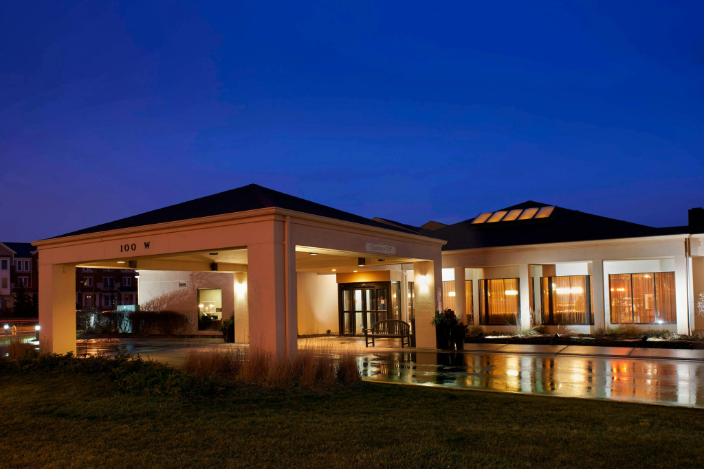 photo 1 of Courtyard by Marriott Chicago Arlington Heights / South