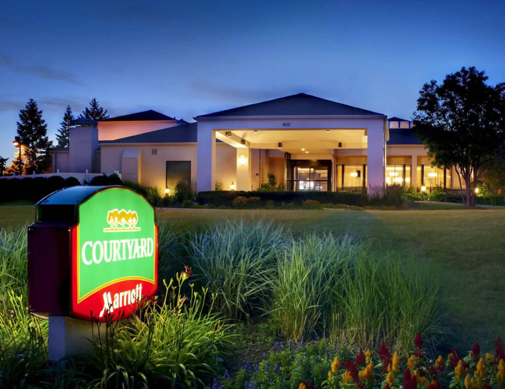 photo 1 of Courtyard by Marriott Chicago Deerfield