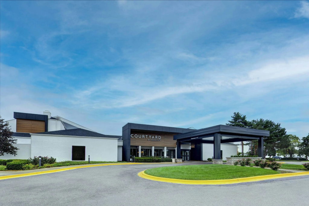 photo 1 of Courtyard by Marriott Chicago Glenview/Northbrook