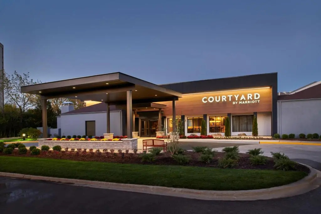 photo 1 of Courtyard by Marriott Chicago Oakbrook Terrace