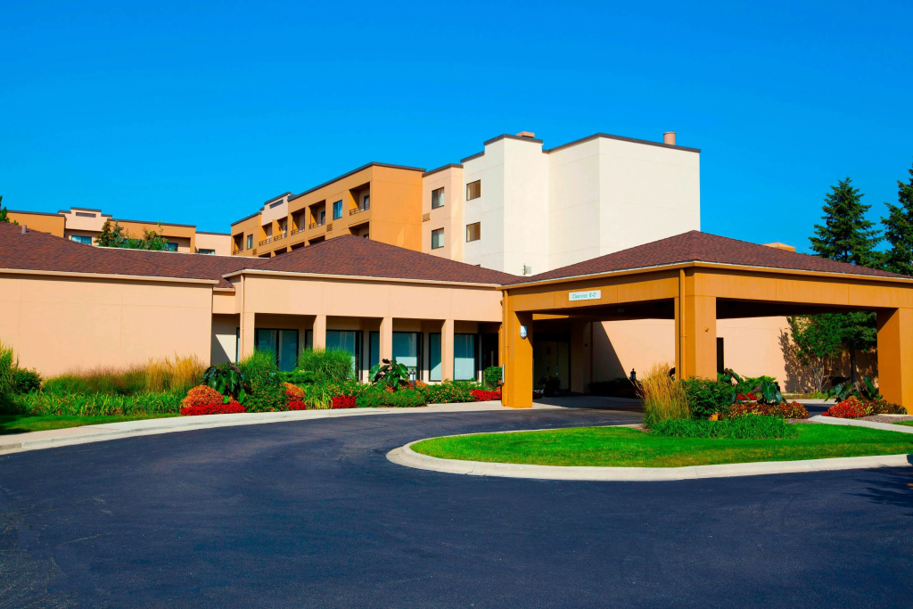 photo 1 of Courtyard by Marriott Chicago O'Hare