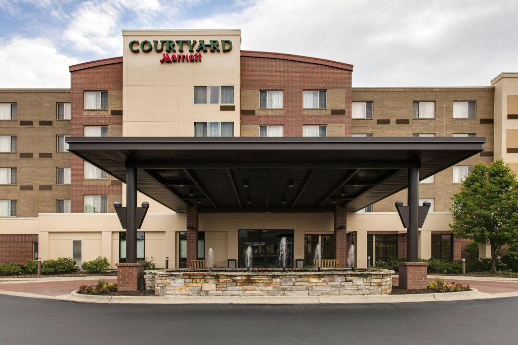 photo 1 of Courtyard by Marriott Chicago Schaumburg/Woodfield Mall