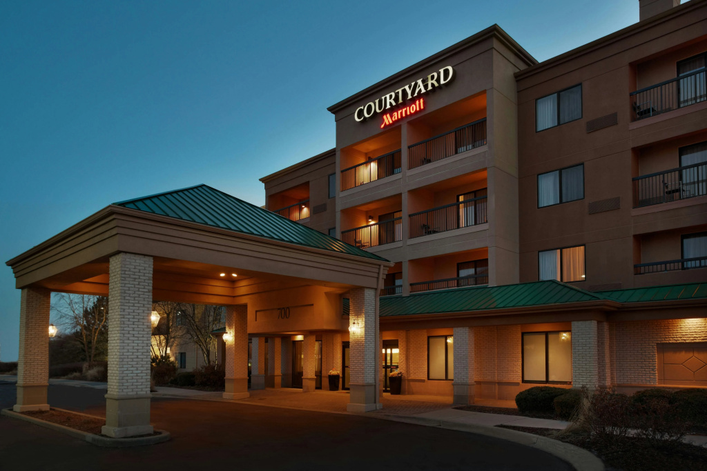photo 1 of Courtyard Chicago St. Charles