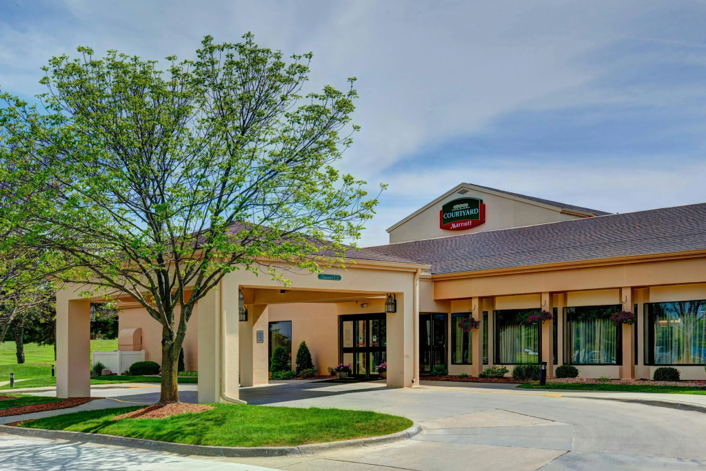 photo 1 of Courtyard by Marriott Des Moines West Clive