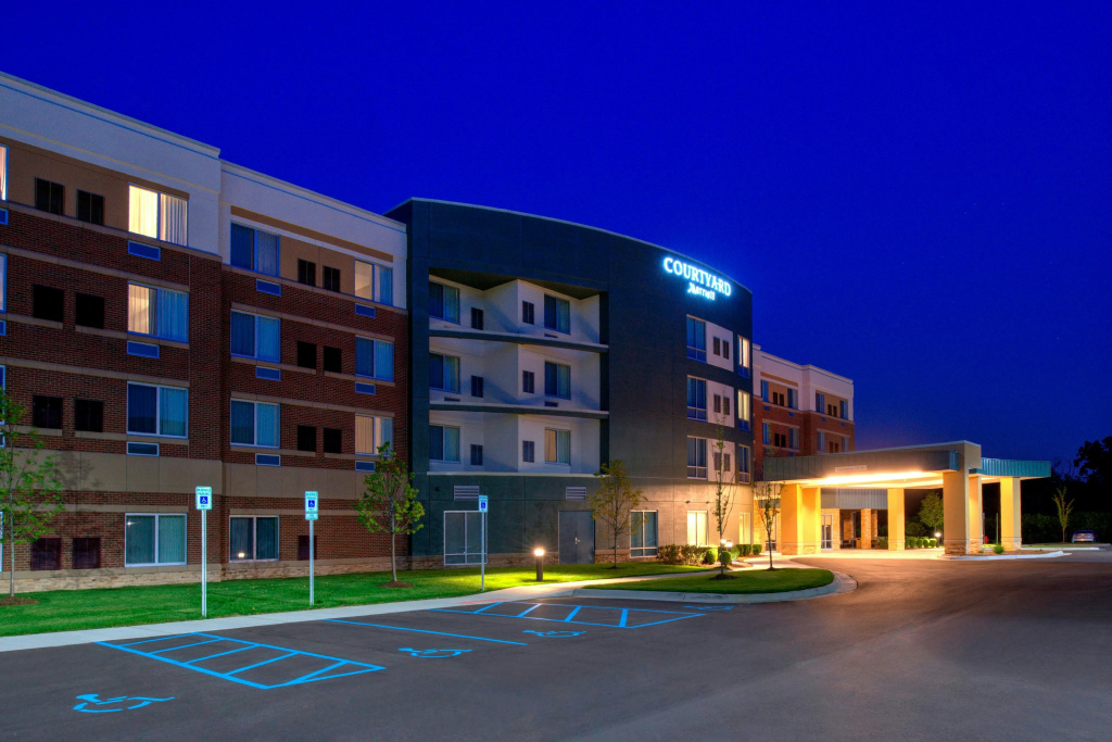 photo 1 of Courtyard by Marriott Detroit Farmington