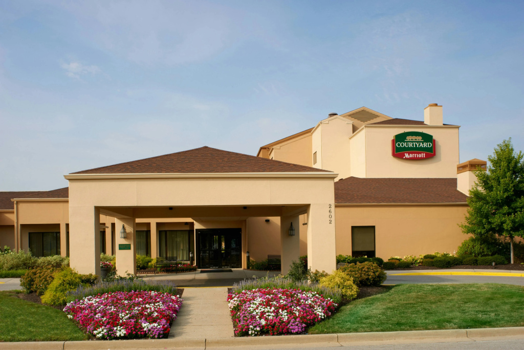 photo 1 of Courtyard by Marriott Indianapolis Airport