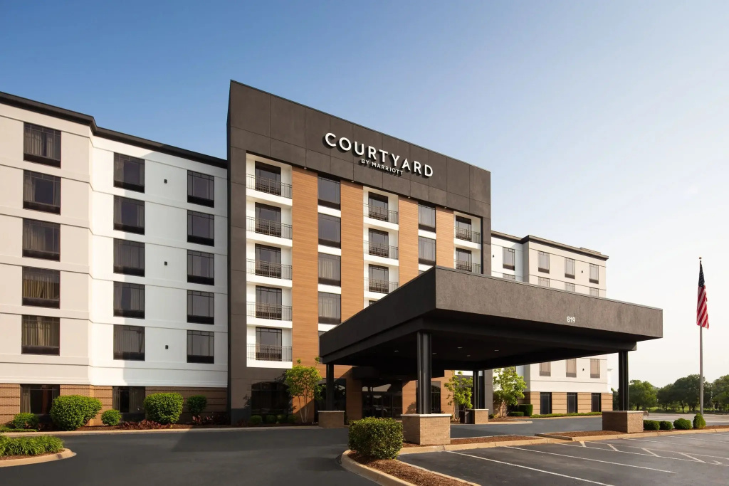 photo 1 of Courtyard by Marriott Louisville Airport