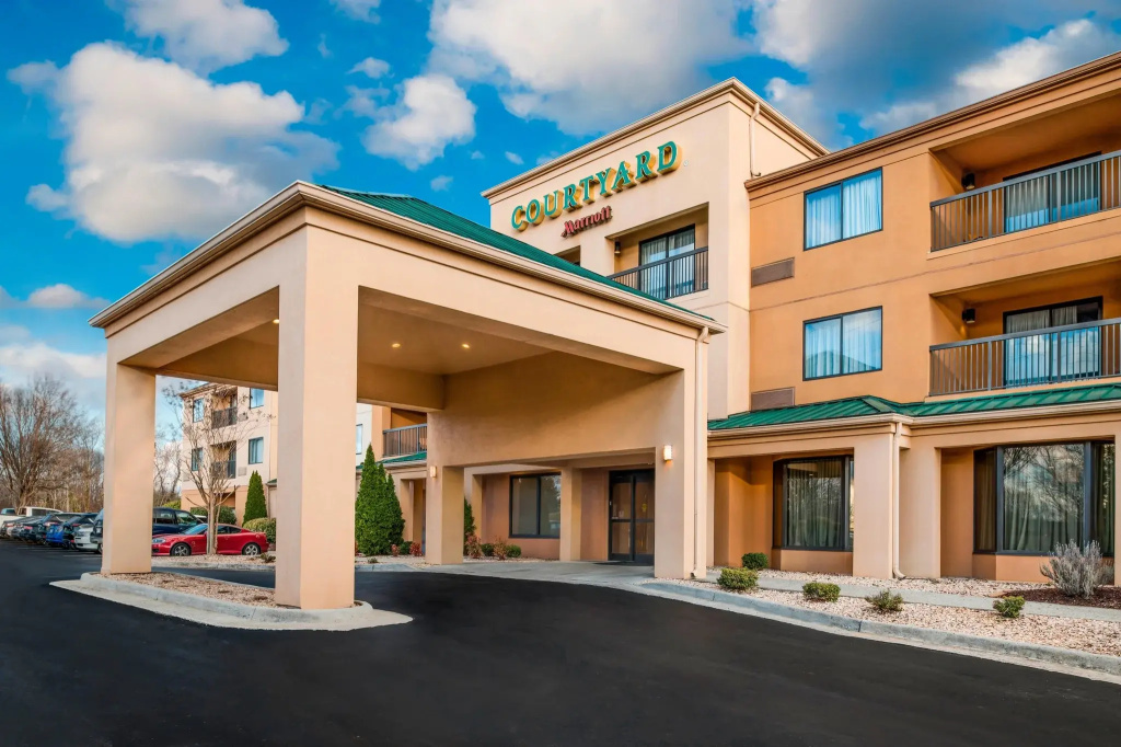 photo 1 of Courtyard by Marriott Lynchburg
