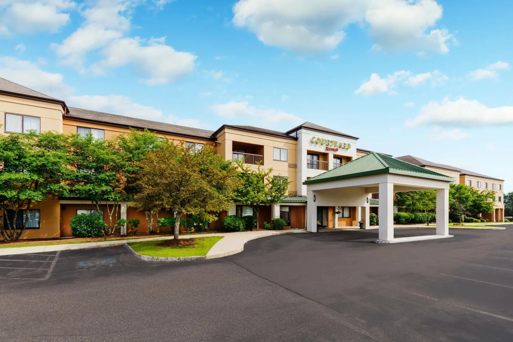 photo 1 of Courtyard by Marriott Manchester - Boston Regional Airport