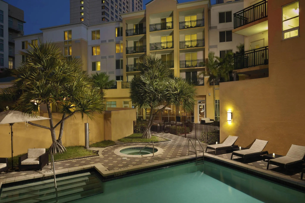 photo 1 of Courtyard by Marriott Miami Dadeland