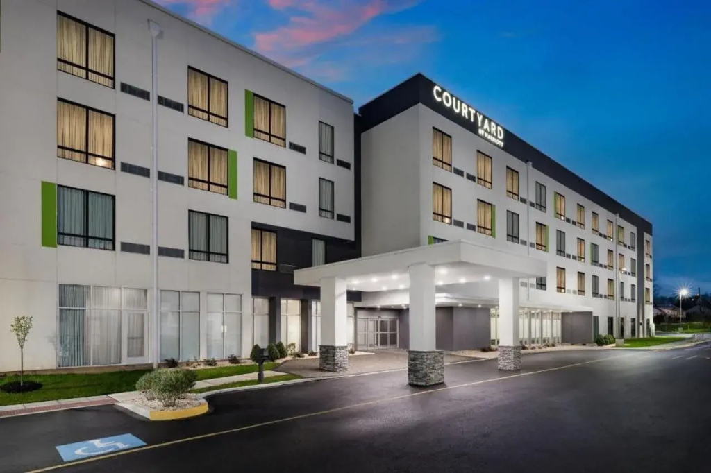 photo 1 of Courtyard By Marriott New Castle