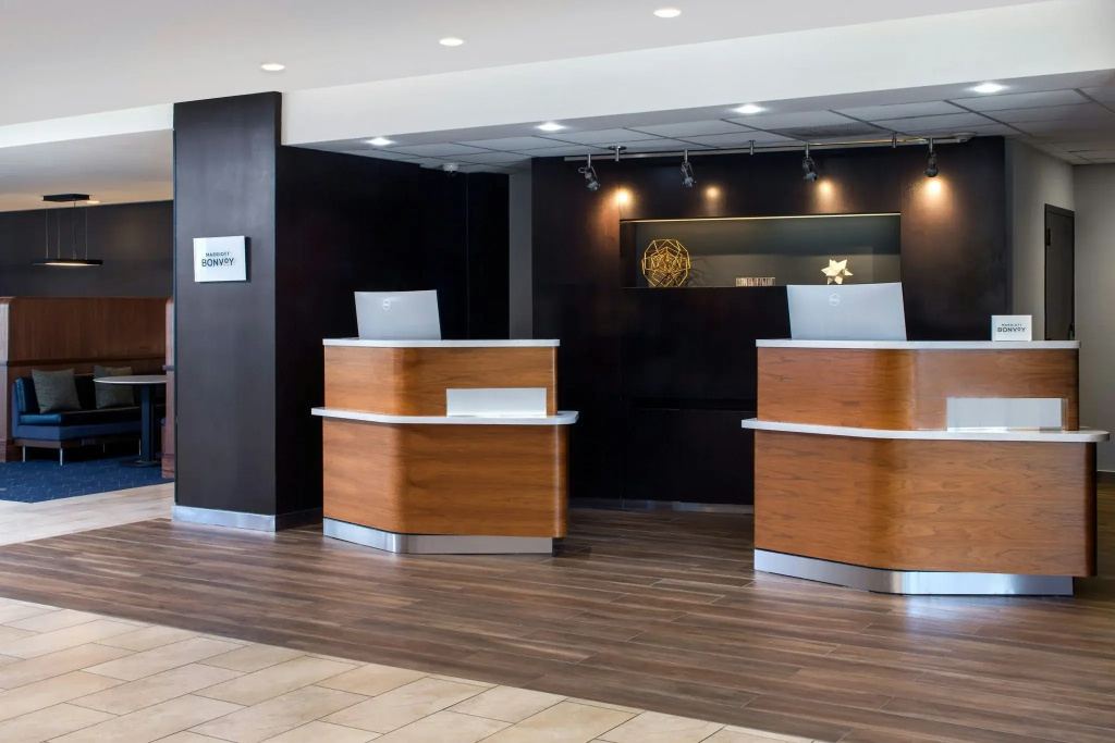 photo 1 of Courtyard by Marriott Phoenix Airport