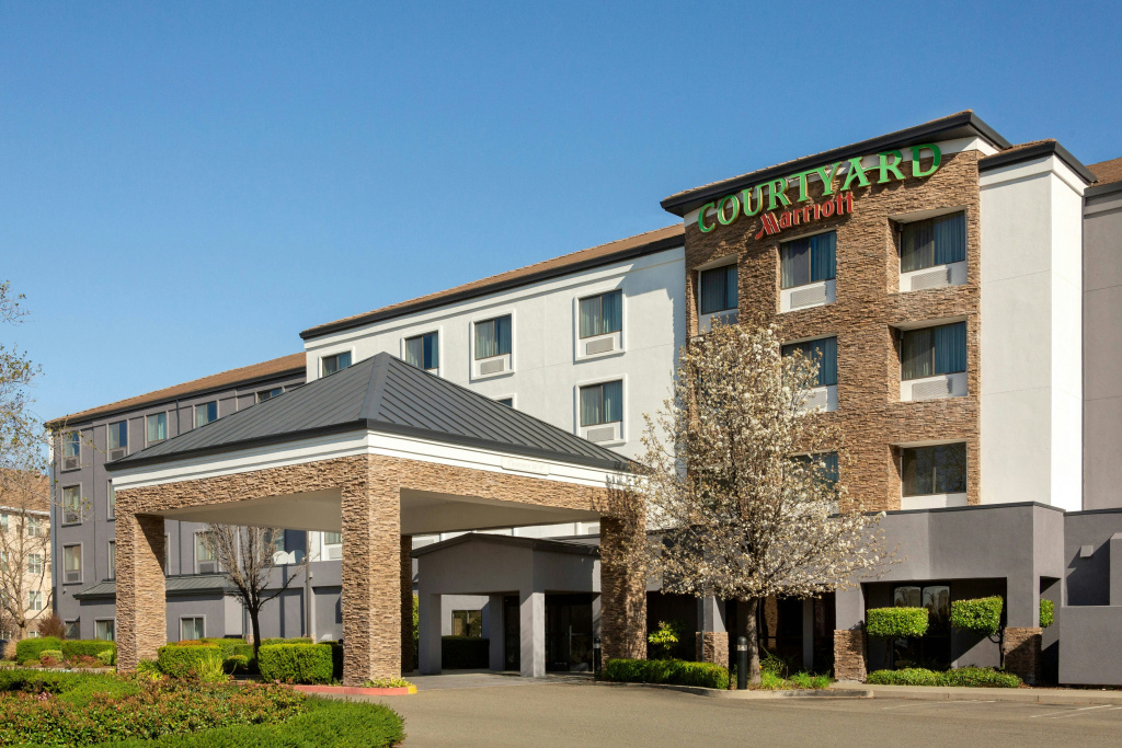 photo 1 of Courtyard by Marriott Roseville Galleria Mall/Creekside Ridge Drive