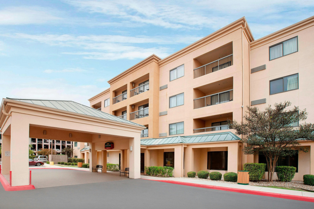 photo 1 of Courtyard by Marriott San Antonio Airport/North Star Mall