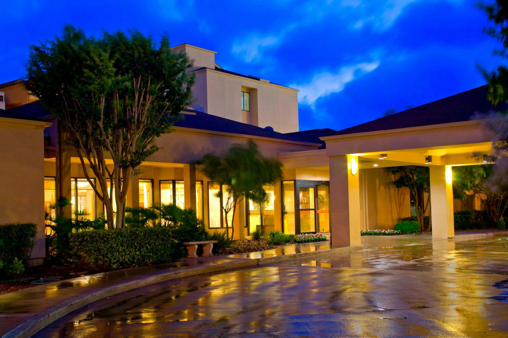 photo 1 of Courtyard by Marriott San Antonio Airport