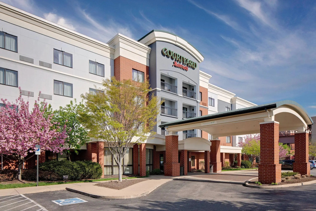 photo 1 of Courtyard by Marriott Pittsburgh West Homestead/Waterfront