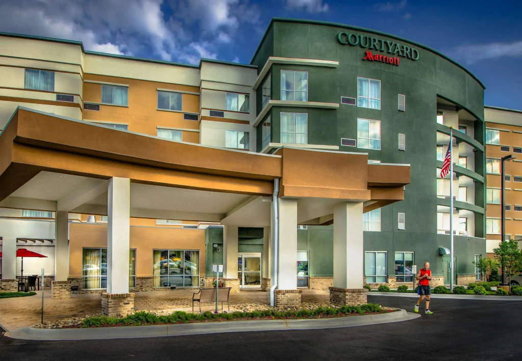 photo 1 of Courtyard by Marriott Charleston Downtown/Civic Center