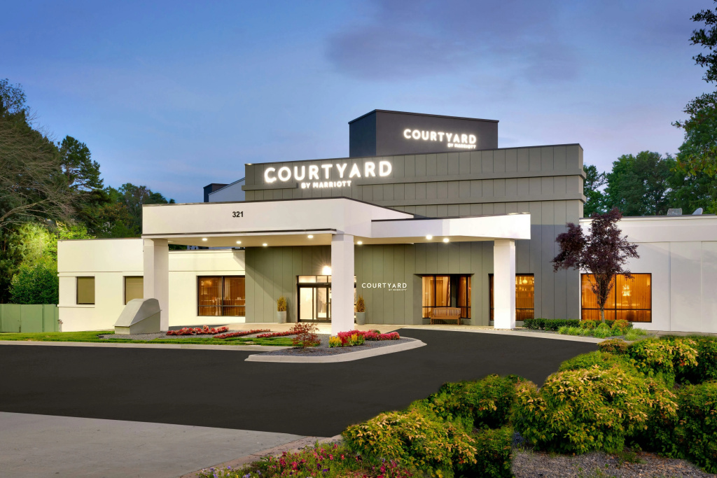 photo 1 of Courtyard by Marriott Charlotte Airport LoSo