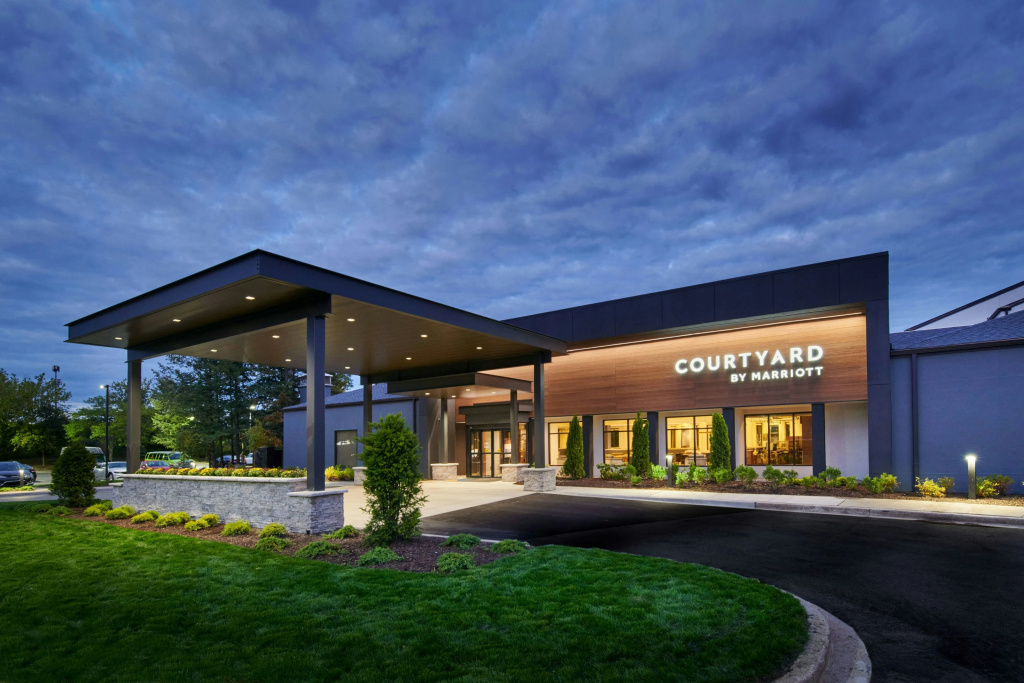 photo 1 of Courtyard by Marriott Chicago Lincolnshire