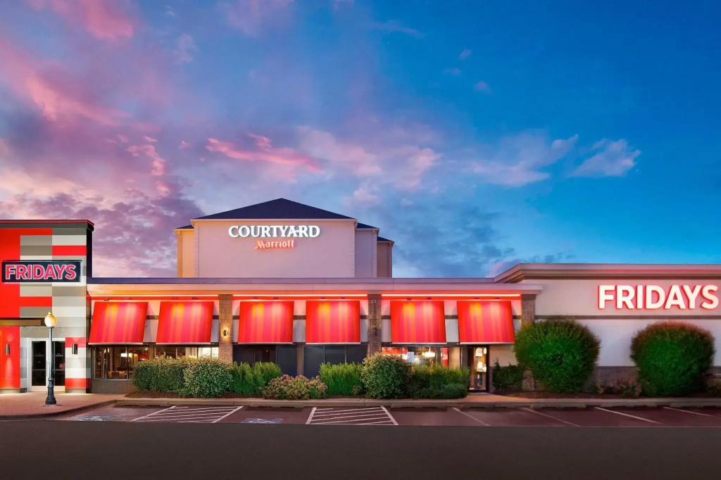photo 1 of Courtyard Chicago Midway Airport