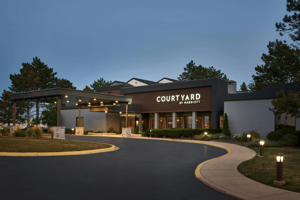 photo 1 of Courtyard by Marriott Chicago Wood Dale