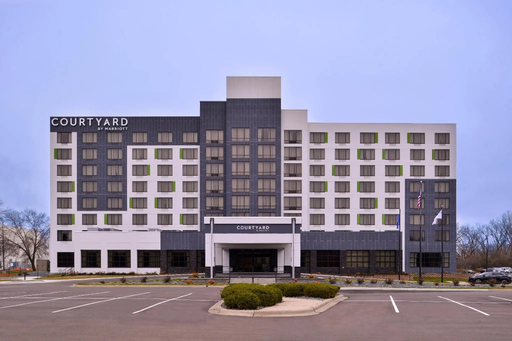 photo 1 of Courtyard Edina Bloomington