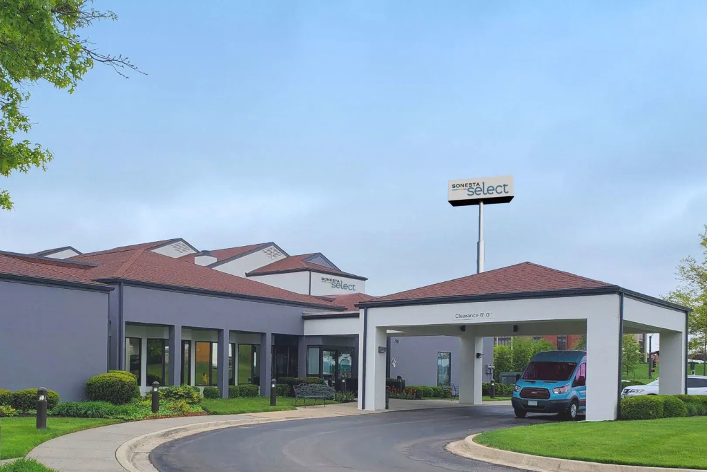 photo 1 of Sonesta Select Kansas City Airport Tiffany Springs