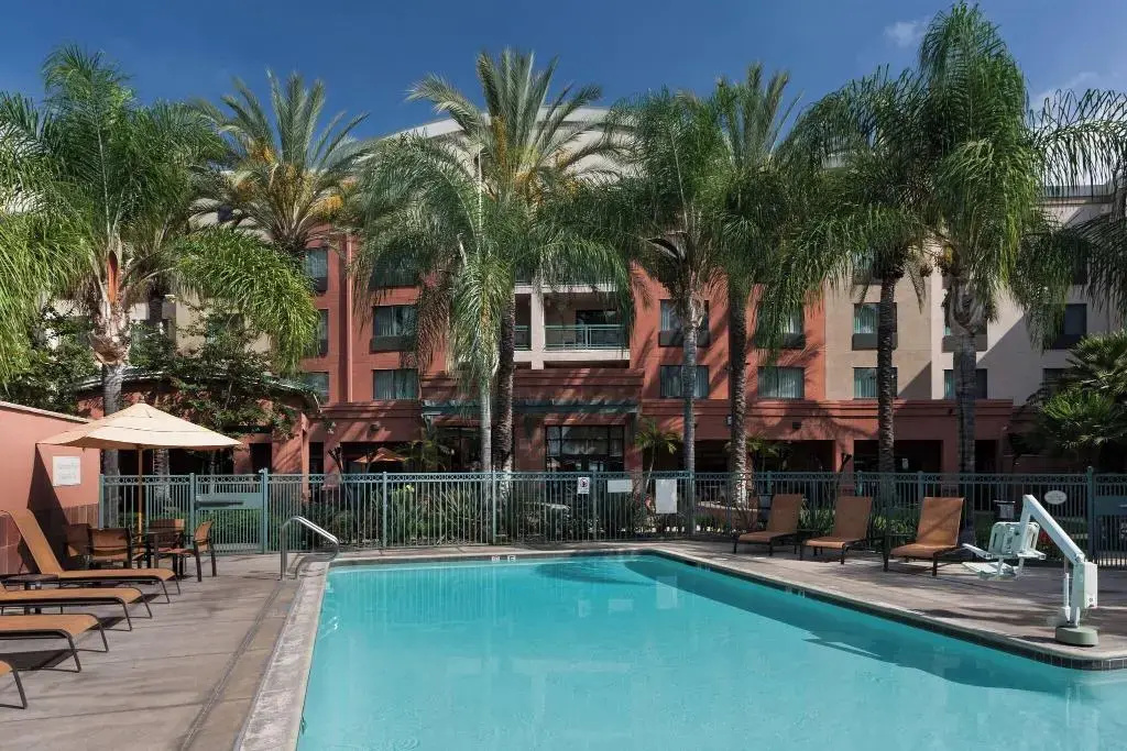 photo 1 of Courtyard Los Angeles Burbank Airport