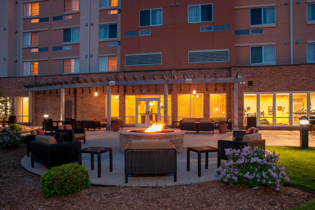 photo 1 of Courtyard Milwaukee Airport
