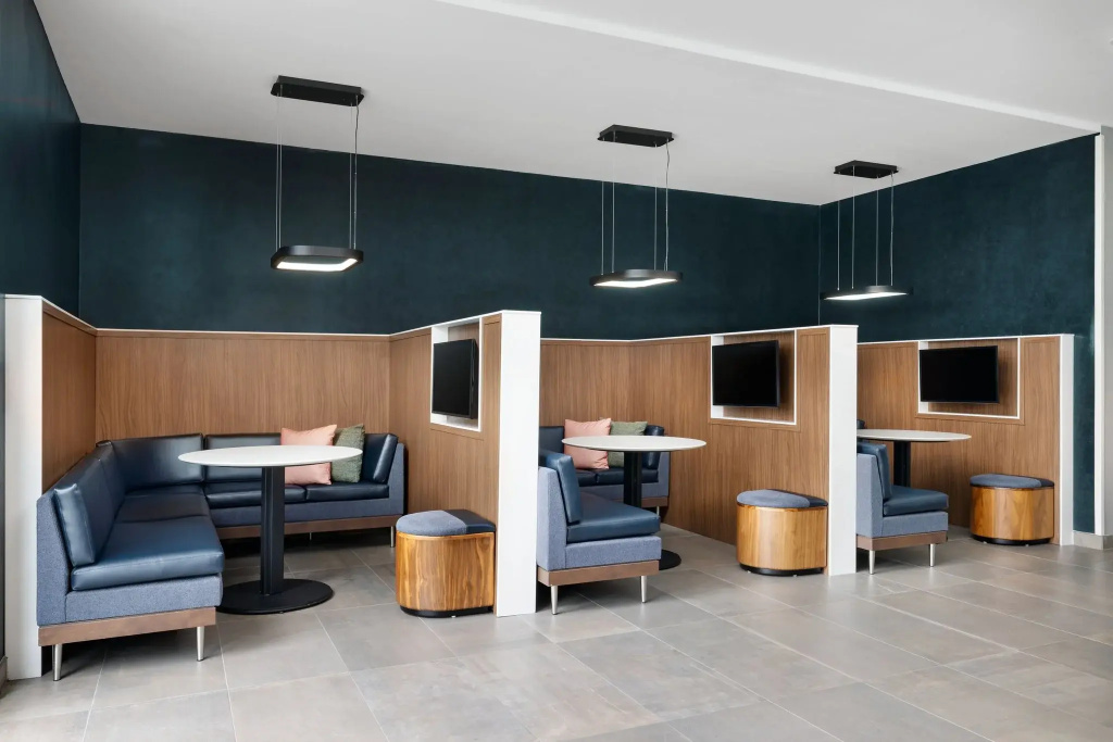 photo 1 of Courtyard By Marriott New Castle
