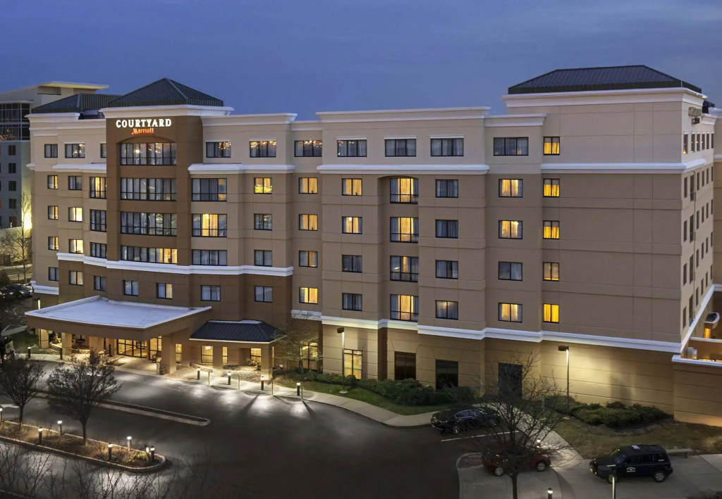 photo 1 of Courtyard by Marriott Newark Elizabeth