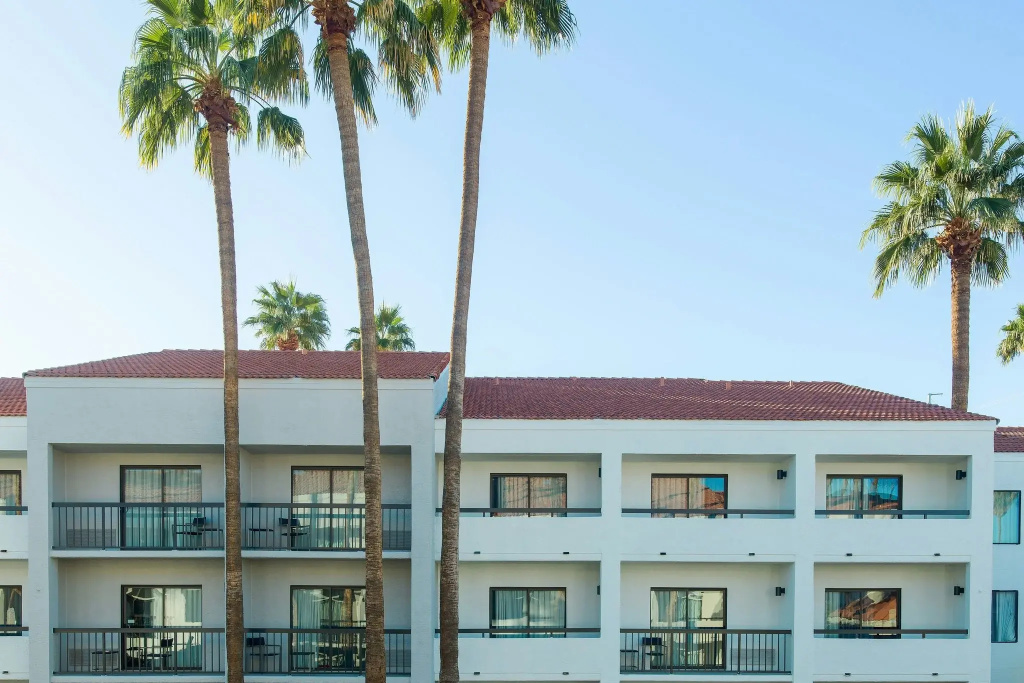 photo 1 of Courtyard Phoenix North by Marriott