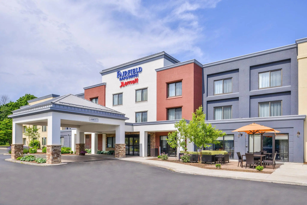 photo 1 of Fairfield Inn & Suites by Marriott Rochester West/Greece