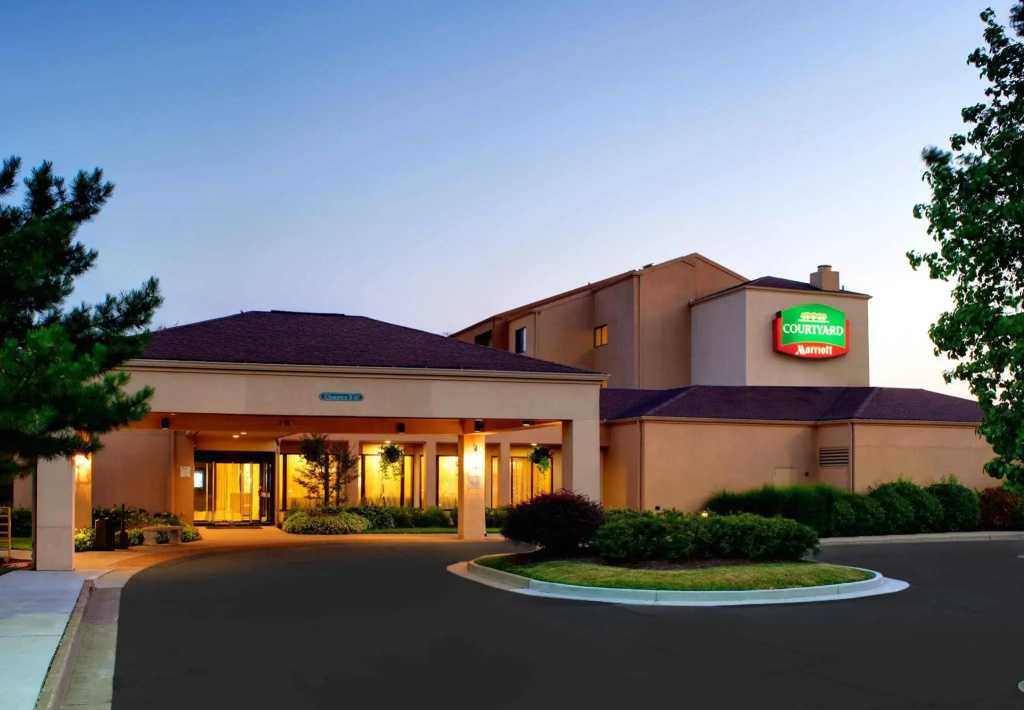 photo 1 of Courtyard by Marriott St. Louis Downtown West