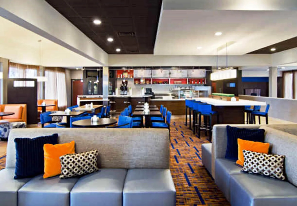 photo 1 of Courtyard St. Louis Westport Plaza