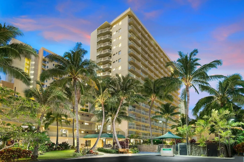 photo 1 of Courtyard Marriott Waikiki Beach