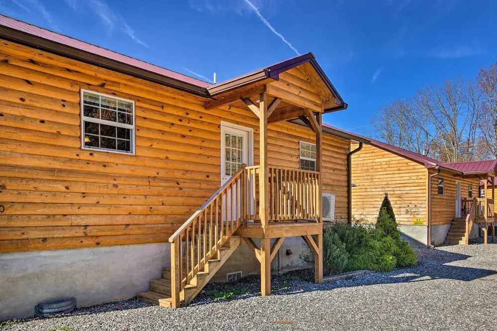 photo 1 of 8 Mi to Great Smoky Mtn National Park: Cozy Cabin