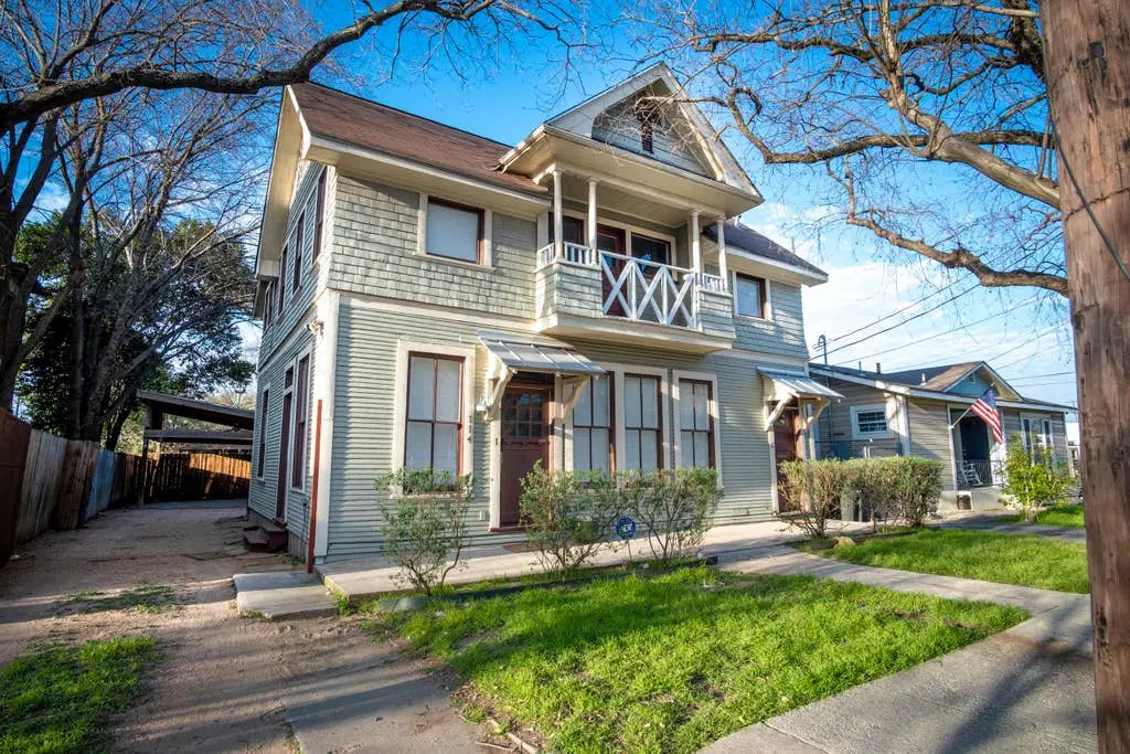 photo 1 of ⭐️Cozy Historic Home <1/2 mile to DT ⭐️Riverwalk ⭐️Alamo⭐️