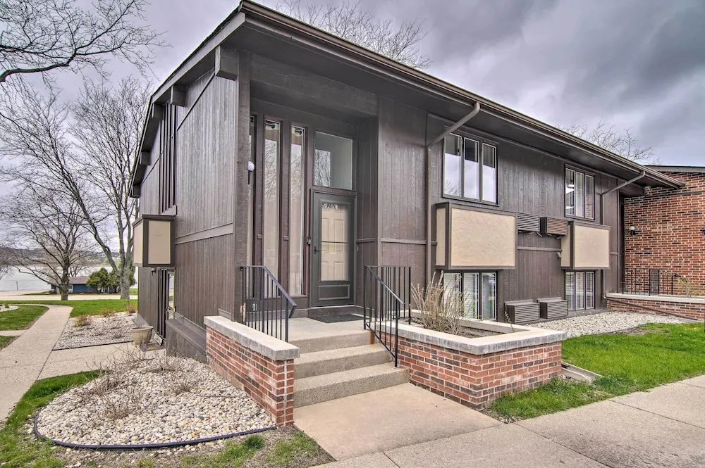 photo 1 of Cozy Lake Geneva Retreat With Year-round Views!