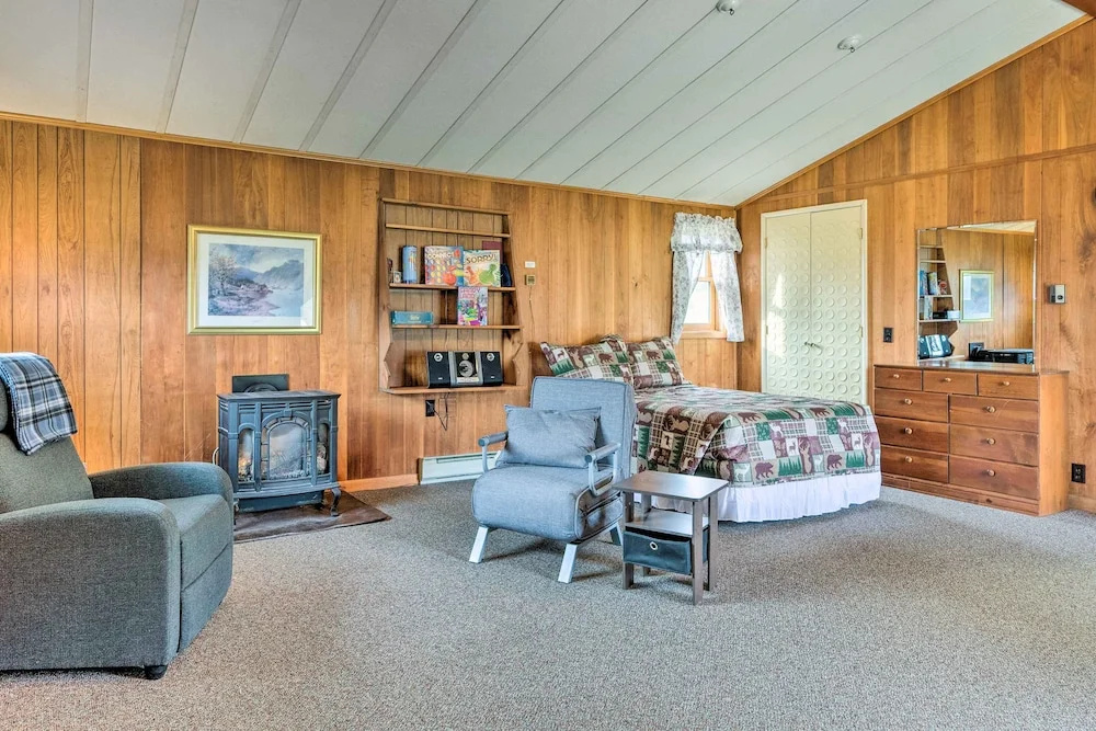 photo 1 of Cozy Franconia Cottage w/ Community Pool & Hot Tub