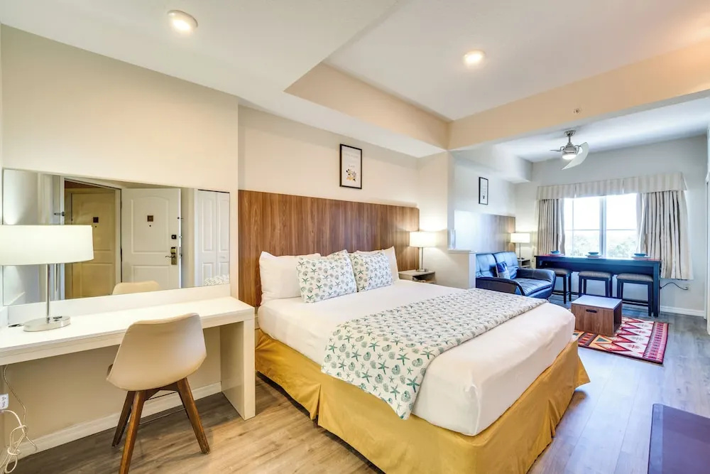 photo 1 of 2 Mi to Universal Studios: Cozy Orlando Studio