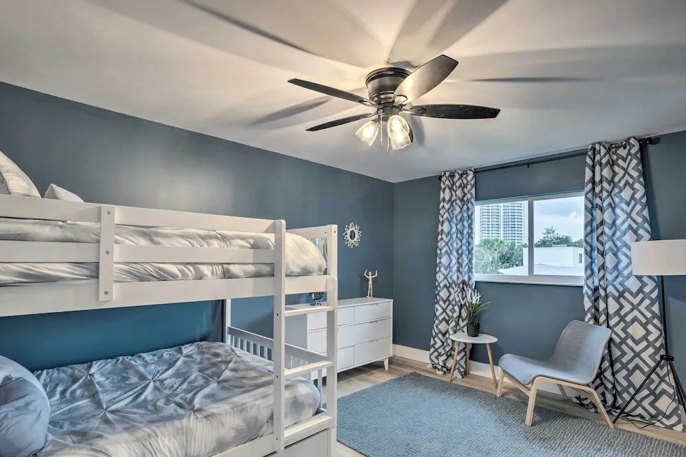 photo 1 of Cozy West Palm Beach Condo: 1 Block to Shore!
