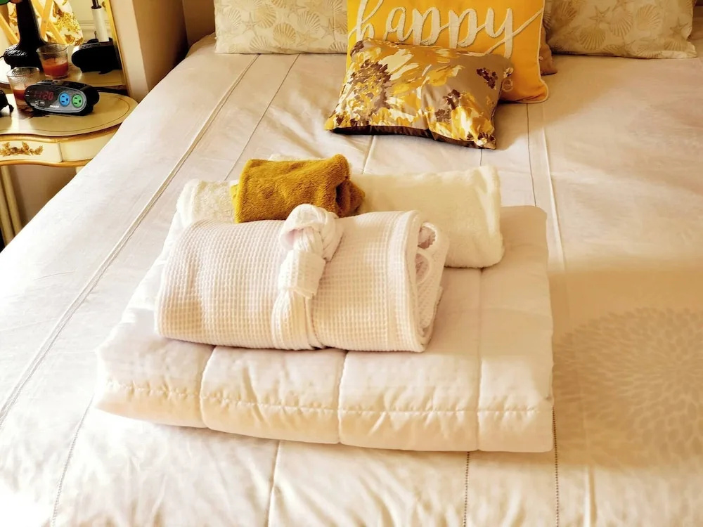 photo 1 of Room-cozy Yellow Queen Bed By Yale U