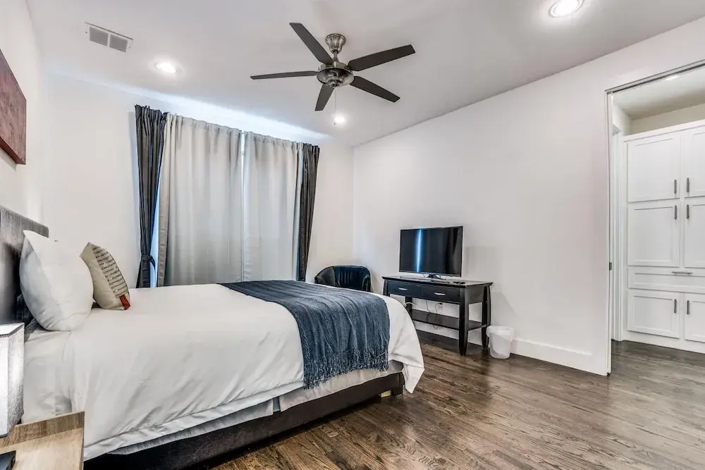 photo 1 of Cozysuites Luxe 3BR Uptown Home Great Rooftop