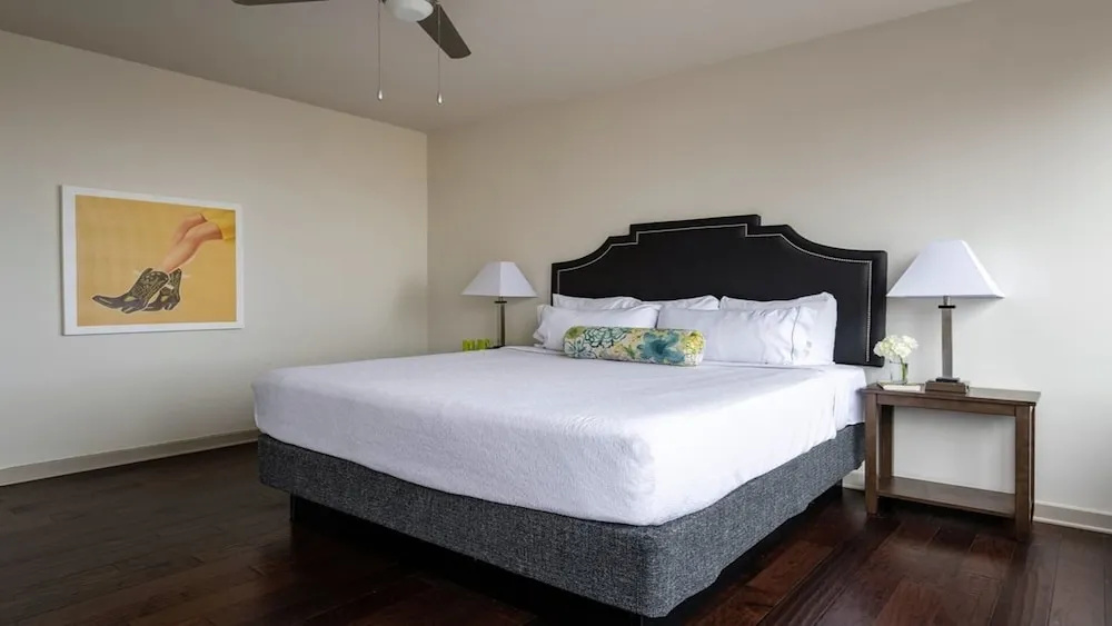 photo 1 of 16th FL Bold CozySuites w/pool, gym, roof #6