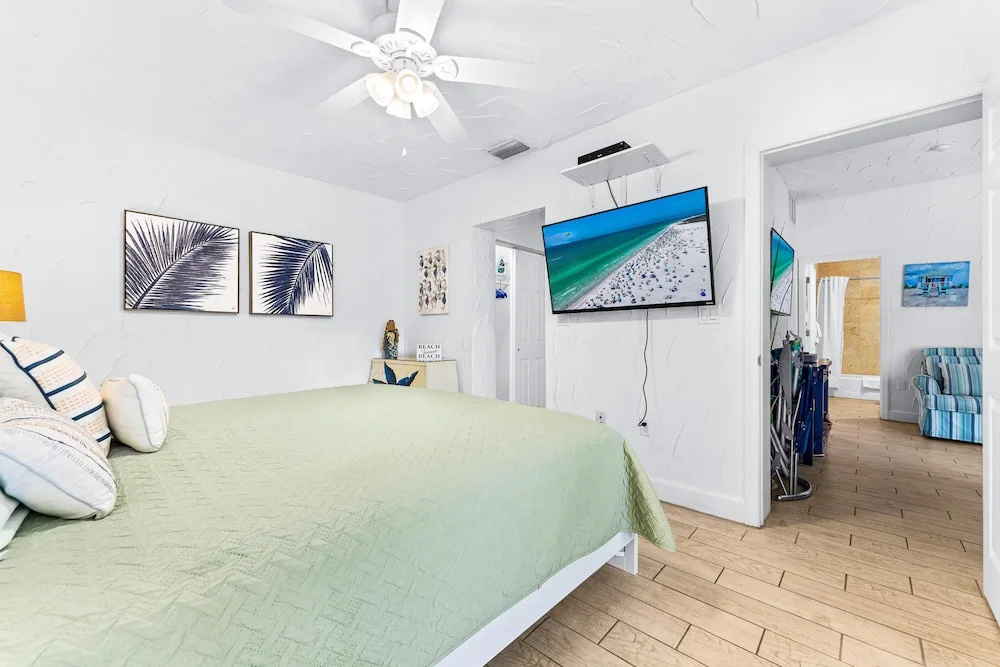 photo 1 of Crescent Street Villas By Beachside Mgt