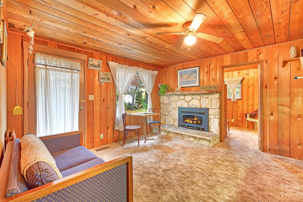 photo 1 of Crews Quarters in Westport