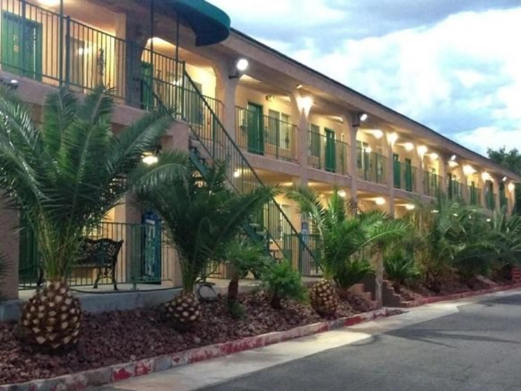 photo 1 of Crown Motel